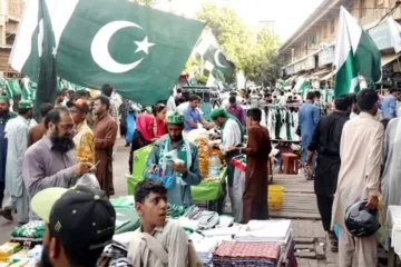 ملک بھر میں یومِ آزادی کی تیاریاں عروج پر، سبز ہلالی پرچموں سے شہر سج گئے