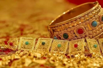 سونے کی قیمت کو بڑا جھٹکا، فی تولہ ہزاروں روپے سستا ہوگیا 3 سونے کی قیمت کو بڑا جھٹکا، فی تولہ ہزاروں روپے سستا ہوگیا
