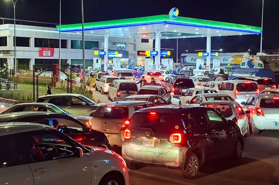 پیٹرولیم ڈیلرز کا مارجن بڑھا دیا گیا، ہڑتال مؤخر 1 پیٹرولیم ڈیلرز کا مارجن بڑھا دیا گیا، ہڑتال مؤخر