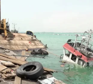 المخا بندرگاہ پر حوثیوں کے میزائل حملے، 7 افراد جاں بحق، بھاری نقصان