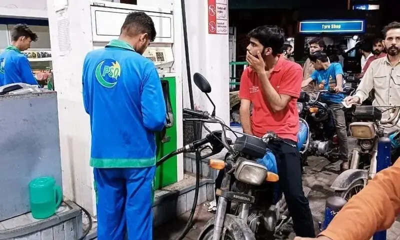پیٹرول اور ڈیزل مزید مہنگے، نئی قیمتوں کا اطلاق شروع 1 پیٹرول اور ڈیزل مزید مہنگے، نئی قیمتوں کا اطلاق شروع