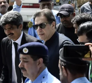 عمران خان کی شفا اسپتال منتقلی کے عدالتی حکم کے خلاف نظرِثانی درخواست دائر