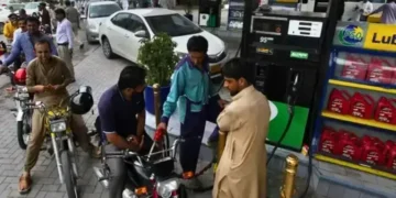 پیٹرول کی قیمت میں اضافہ، ڈیزل میں بڑی کمی 23 پیٹرول کی قیمت میں اضافہ، ڈیزل میں بڑی کمی