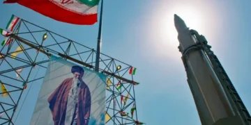 امریکی ایٹمی حملے کی صورت میں ایران کا سخت جواب دینے کا اعلان 22 امریکی ایٹمی حملے کی صورت میں ایران کا سخت جواب دینے کا اعلان