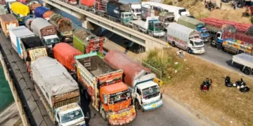 ڈیزل کی قیمت میں کمی، مال بردار گاڑیوں کے کرایے 10 فیصد کم کرنے کا فیصلہ 9 ڈیزل کی قیمت میں کمی، مال بردار گاڑیوں کے کرایے 10 فیصد کم کرنے کا فیصلہ