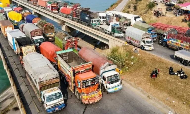201321461ڈیزل کی قیمت میں کمی، مال بردار گاڑیوں کے کرایے 10 فیصد کم کرنے کا فیصلہ8649f5