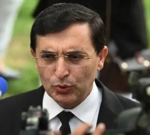 عمران خان کی اسپتال منتقلی، بیرسٹر گوہر نے تحفظات کا اظہار کردیا 8 عمران خان کی اسپتال منتقلی، بیرسٹر گوہر نے تحفظات کا اظہار کردیا