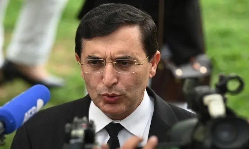 عمران خان کی اسپتال منتقلی، بیرسٹر گوہر نے تحفظات کا اظہار کردیا