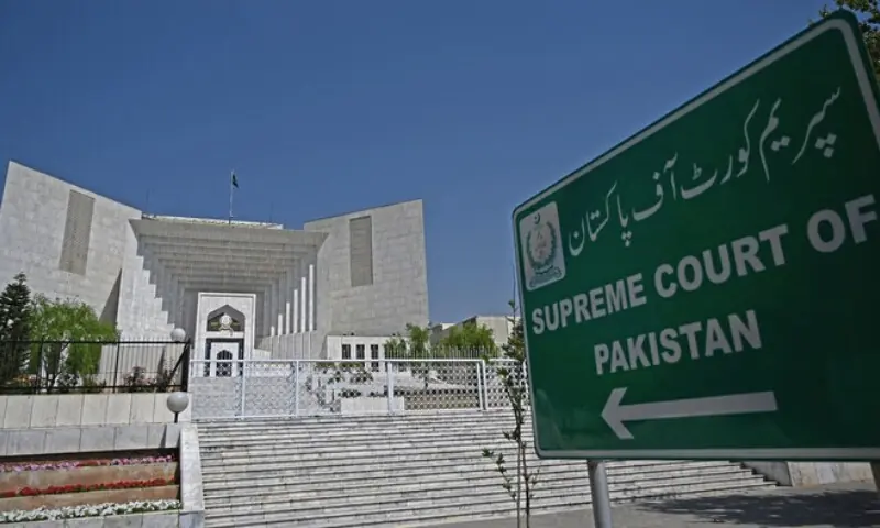 عمران خان کی اسپتال منتقلی: حکومت کی سپریم کورٹ میں نئی نظرثانی درخواست 1 عمران خان کی اسپتال منتقلی: حکومت کی سپریم کورٹ میں نئی نظرثانی درخواست