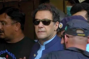 عمران خان کی اسپتال منتقلی، پی ٹی آئی نے حکومت کے خلاف توہینِ عدالت کی درخواست دائر کر دی