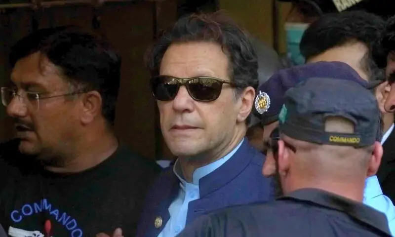 عمران خان کی اسپتال منتقلی، پی ٹی آئی نے حکومت کے خلاف توہینِ عدالت کی درخواست دائر کر دی