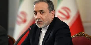 نئی امریکی پابندیوں پر ایران کا سخت ردِعمل، خطے میں سفارتی سرگرمیاں تیز