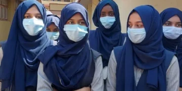 اسکول یونیفارم یا حجاب؟ عدالت کے فیصلے نے سب کو چونکا دیا
