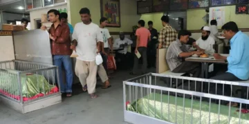 بھارت کا منفرد ریسٹورنٹ جہاں قبروں کے درمیان بیٹھ کر کھانا کھایا جاتا ہے