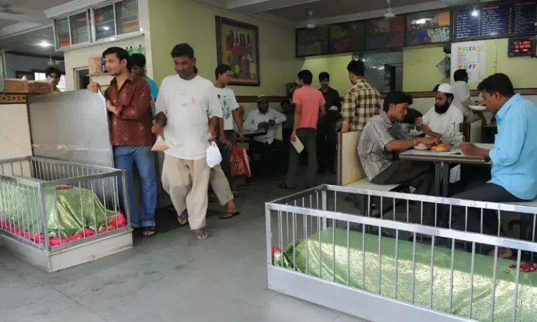 261038بھارت کا منفرد ریسٹورنٹ جہاں قبروں کے درمیان بیٹھ کر کھانا کھایا جاتا ہے26e847bb2