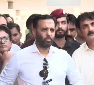سانحہ پمز: نومولود بچوں کی ہلاکت پر سوالات اٹھ گئے، وزیرِ صحت کے استعفے کا مطالبہ