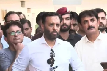 سانحہ پمز: نومولود بچوں کی ہلاکت پر سوالات اٹھ گئے، وزیرِ صحت کے استعفے کا مطالبہ