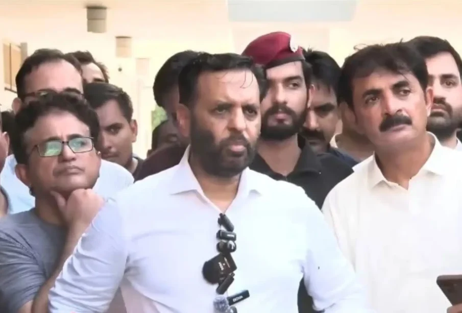 سانحہ پمز: نومولود بچوں کی ہلاکت پر سوالات اٹھ گئے، وزیرِ صحت کے استعفے کا مطالبہ 1 سانحہ پمز: نومولود بچوں کی ہلاکت پر سوالات اٹھ گئے، وزیرِ صحت کے استعفے کا مطالبہ