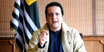 آزاد کشمیر: مسلم لیگ ن نے بیرسٹر افتخار گیلانی کو وزارتِ عظمیٰ کے لیے نامزد کر دیا