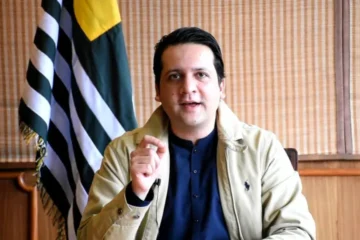 آزاد کشمیر: مسلم لیگ ن نے بیرسٹر افتخار گیلانی کو وزارتِ عظمیٰ کے لیے نامزد کر دیا