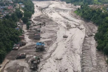 پانی کے ریلے نے سب کچھ نگل لیا، 1500 افراد لاپتا