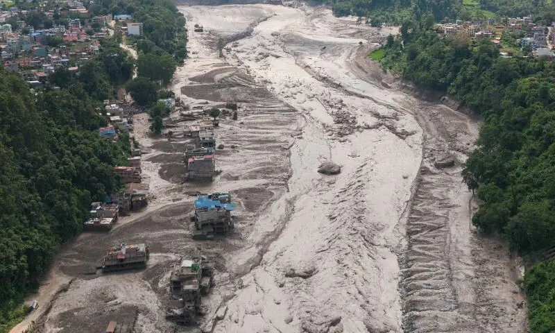 پانی کے ریلے نے سب کچھ نگل لیا، 1500 افراد لاپتا 1 پانی کے ریلے نے سب کچھ نگل لیا، 1500 افراد لاپتا