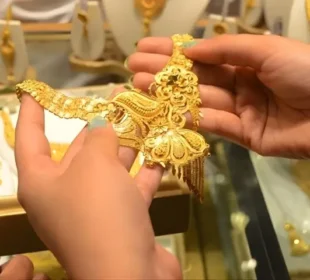 سونے کی قیمت میں بڑی کمی، فی تولہ 15 ہزار روپے سے زائد سستا