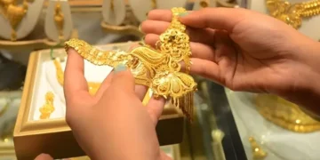 سونے کے خریداروں کے لیے اہم خبر، قیمت میں نمایاں کمی