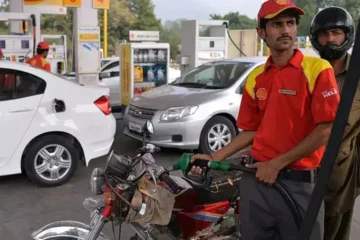 حکومت نے پیٹرول کی قیمت میں 50 پیسے کمی کردی 2 حکومت نے پیٹرول کی قیمت میں 50 پیسے کمی کردی