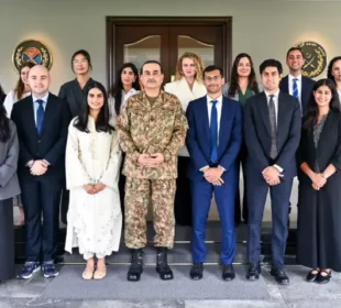 نوجوان سوشل میڈیا کے پروپیگنڈے سے محتاط رہیں، فیلڈ مارشل عاصم منیر