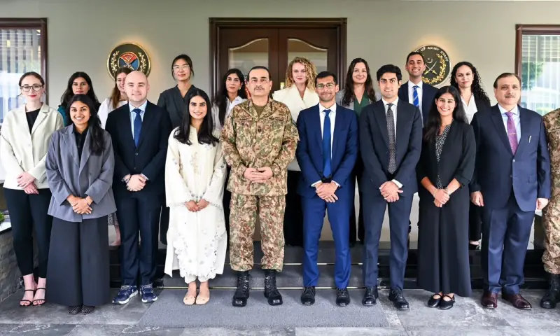 نوجوان سوشل میڈیا کے پروپیگنڈے سے محتاط رہیں، فیلڈ مارشل عاصم منیر 1 نوجوان سوشل میڈیا کے پروپیگنڈے سے محتاط رہیں، فیلڈ مارشل عاصم منیر
