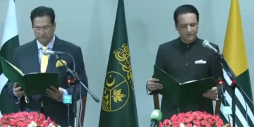 افتخار گیلانی آزاد کشمیر کے نئے وزیراعظم منتخب، عہدے کا حلف اٹھا لیا