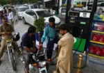 پیٹرول اور ڈیزل کی قیمتوں میں معمولی کمی، نئی قیمتیں نافذ 13 پیٹرول اور ڈیزل کی قیمتوں میں معمولی کمی، نئی قیمتیں نافذ