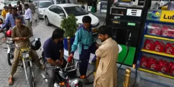 پاکستان میں پیٹرول اور ڈیزل کی نئی قیمتیں، حالیہ عرصے میں کئی بار ردوبدل