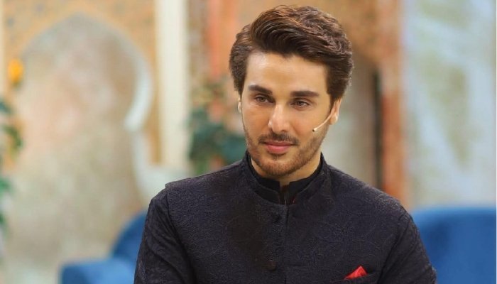 بیوی کو صرف گھر تک محدود نہ رکھیں، اسے آگے بڑھنے کا موقع دیں: احسن خان 1 بیوی کو صرف گھر تک محدود نہ رکھیں، اسے آگے بڑھنے کا موقع دیں: احسن خان
