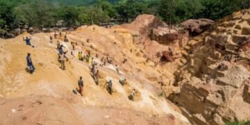 سونے کی کان بیٹھنے سے 100 سے زائد افراد جاں بحق 10 سونے کی کان بیٹھنے سے 100 سے زائد افراد جاں بحق