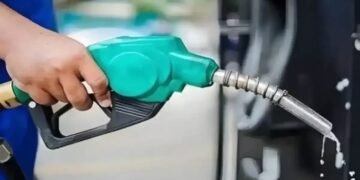 پیٹرول کی قیمت میں چھپا بڑا راز، شہری فی لیٹر کتنا اضافی دے رہے ہیں؟