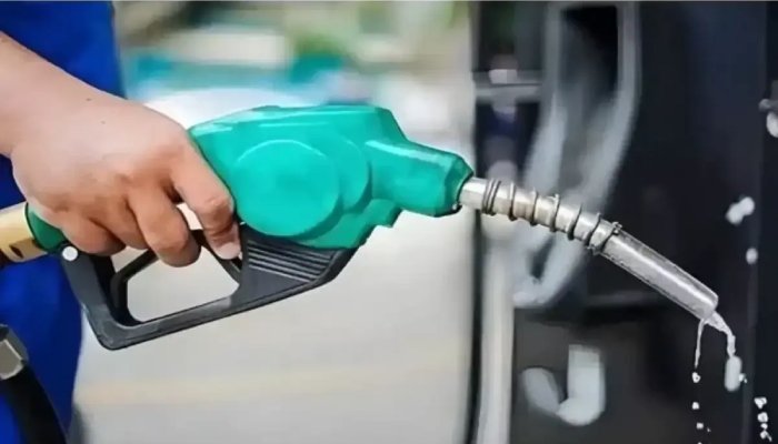 پیٹرول کی قیمت میں چھپا بڑا راز، شہری فی لیٹر کتنا اضافی دے رہے ہیں؟