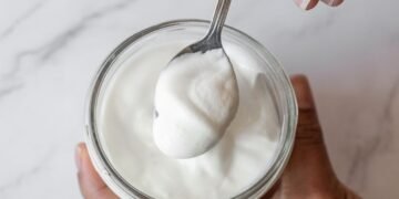 دہی کھانے کا انداز بدلیں؟ تحقیق میں سامنے آیا ایک دلچسپ راز