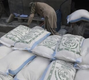 ملک بھر میں آٹے کی قیمتوں میں اضافہ، کراچی میں 20 کلو کا تھیلا 3200 روپے تک پہنچ گیا