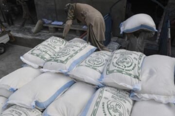 ملک بھر میں آٹے کی قیمتوں میں اضافہ، کراچی میں 20 کلو کا تھیلا 3200 روپے تک پہنچ گیا
