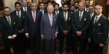 پاکستانی کرکٹ ٹیم کی کنگ چارلس سے ملاقات، یادگاری بیٹ پیش 6 پاکستانی کرکٹ ٹیم کی کنگ چارلس سے ملاقات، یادگاری بیٹ پیش
