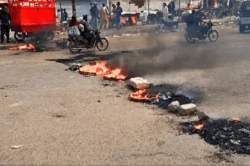 پیٹرولیم لیوی کے خلاف ملک گیر شٹر ڈاؤن، مختلف شہروں میں کاروبار بند، کراچی میں 6 افراد گرفتار