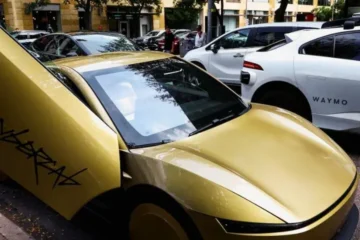 ٹیسلا کی بغیر اسٹیئرنگ وہیل روبوٹیکسی زیرِ تحقیق