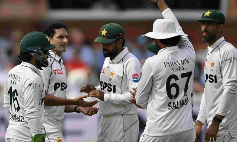تیسرے ٹیسٹ سے قبل پاکستانی کرکٹرز کے موبائل فون جمع کیے جانے کی اطلاعات 1 تیسرے ٹیسٹ سے قبل پاکستانی کرکٹرز کے موبائل فون جمع کیے جانے کی اطلاعات