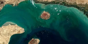 ایران کے ساحلی علاقوں اور قشم جزیرے میں زور دار دھماکے، صورتحال کشیدہ 24 ایران کے ساحلی علاقوں اور قشم جزیرے میں زور دار دھماکے، صورتحال کشیدہ