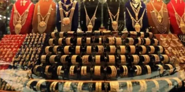 سونے کی قیمت میں مزید کمی، فی تولہ نرخ 4 لاکھ 62 ہزار 336 روپے ہوگیا 12 سونے کی قیمت میں مزید کمی، فی تولہ نرخ 4 لاکھ 62 ہزار 336 روپے ہوگیا
