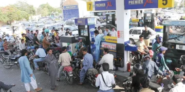 پیٹرول مہنگا ہونے کا بوجھ کم کرنے کے لیے خصوصی اسکیم، 100 روپے فی لیٹر ریلیف