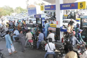 پیٹرول مہنگا ہونے کا بوجھ کم کرنے کے لیے خصوصی اسکیم، 100 روپے فی لیٹر ریلیف