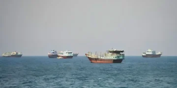 آبنائے ہرمز پر ایران، عمان مذاکرات مؤخر، عالمی تیل منڈی میں بے چینی